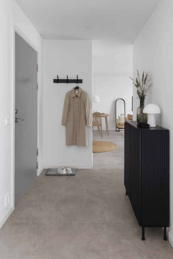 Loft Tech Antracite 60×60 cm – grå matt gulvflis til gang og stue, moderne betong-look fliser, kjøp hos Fliskupp.no i Norge
